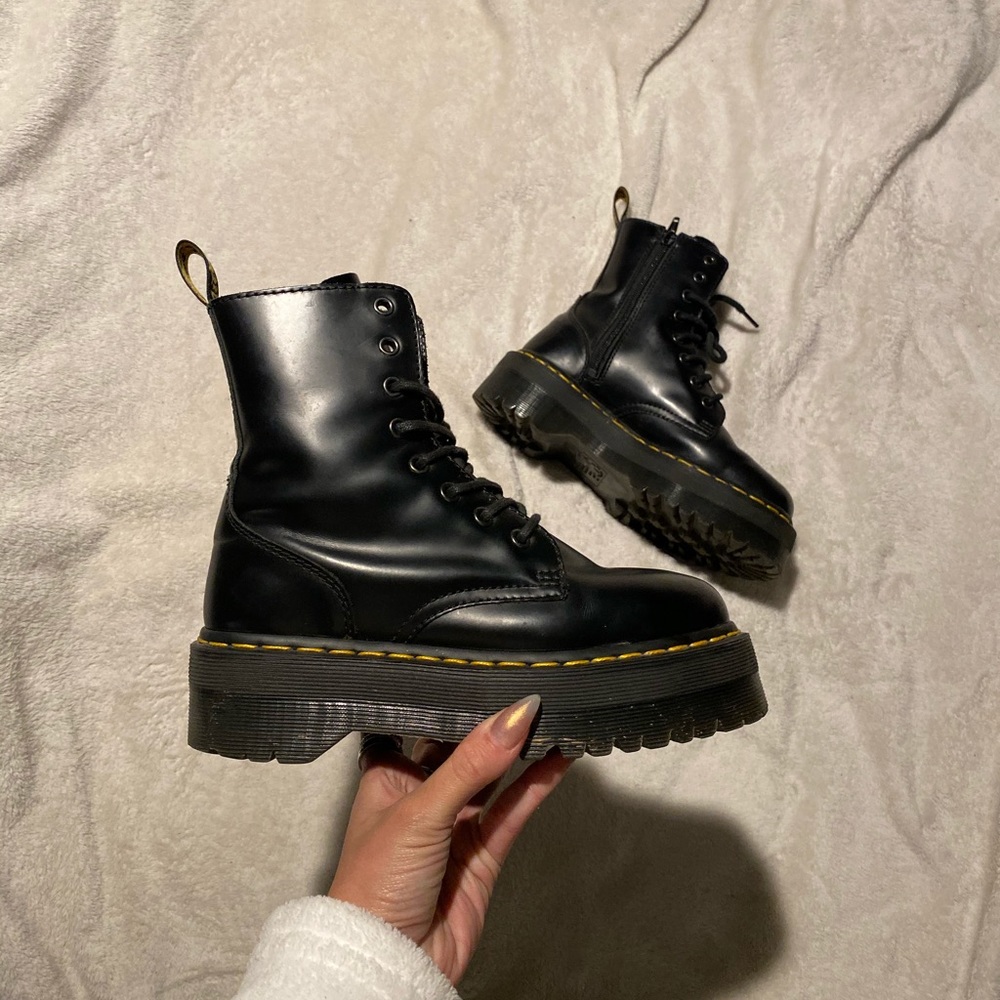 Dr Marten Jadon. Platform boots